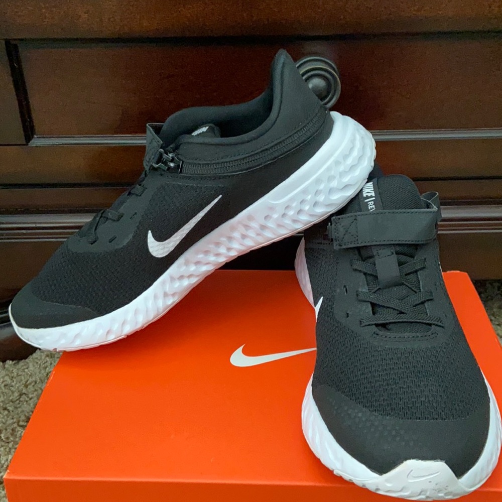 👟NWT NIKE Revolution 5 Flyease👟